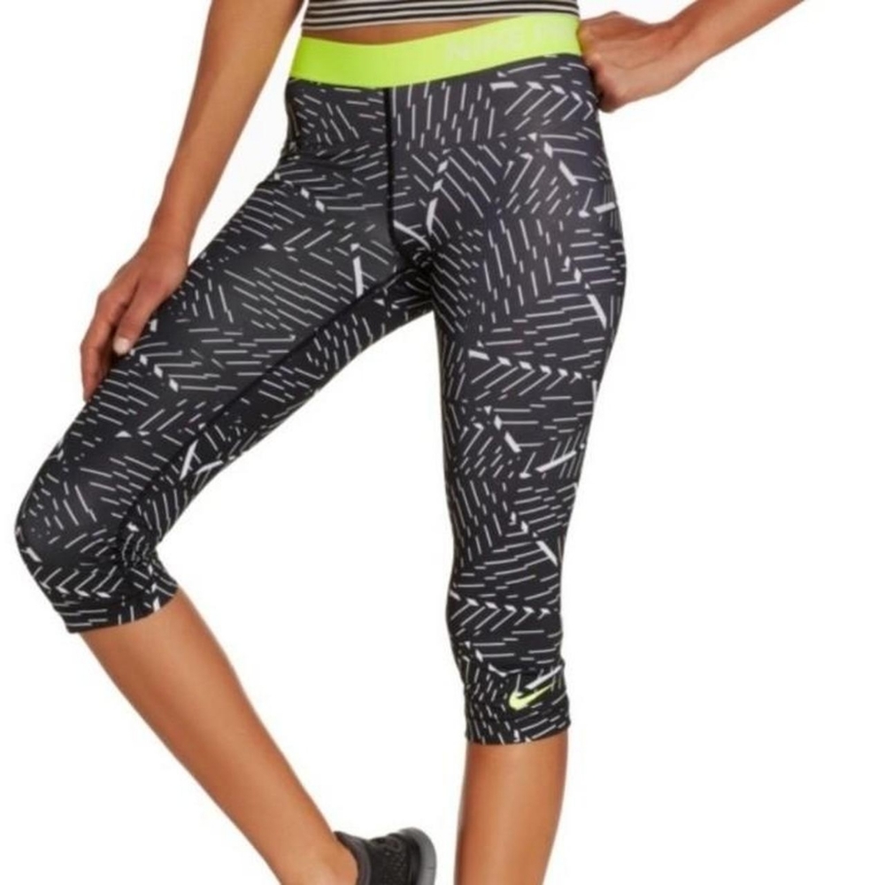 Nike Pro Womens Yoga Workout Training Capri leggings Pants Sz XS Black Neon